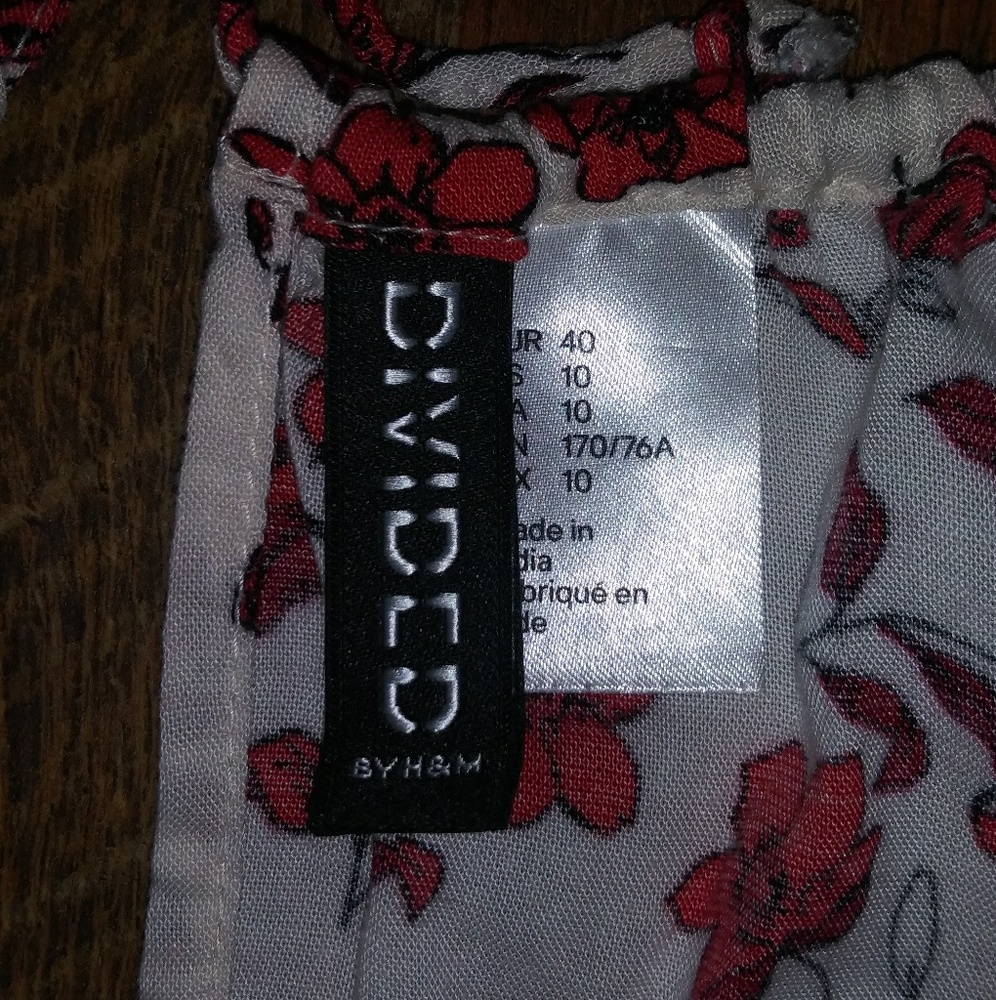 DIVIDED BY H&M SMOCKED ROSE PRINT ROMPER - Picture 6 of 8